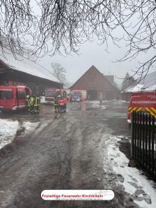 01/26 Einsturzgefährdetes Stalldach nach Schneelast