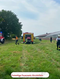 Das TLF 300 befüllt das TSF-W von Sehlingen mit Wasser
