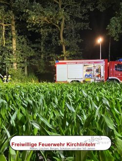1726_Scheunenbrand TLF16-24 stellt die Wasserversorgung