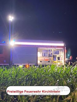 1726_Scheunenbrand_TLF3000 leuchtet die Einsatzstelle aus