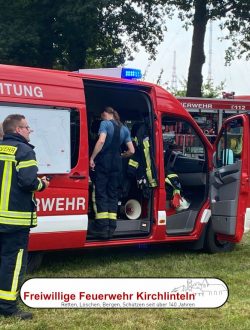 30_07_26 Mähdrescher brand auf Stoppelfeld (1)